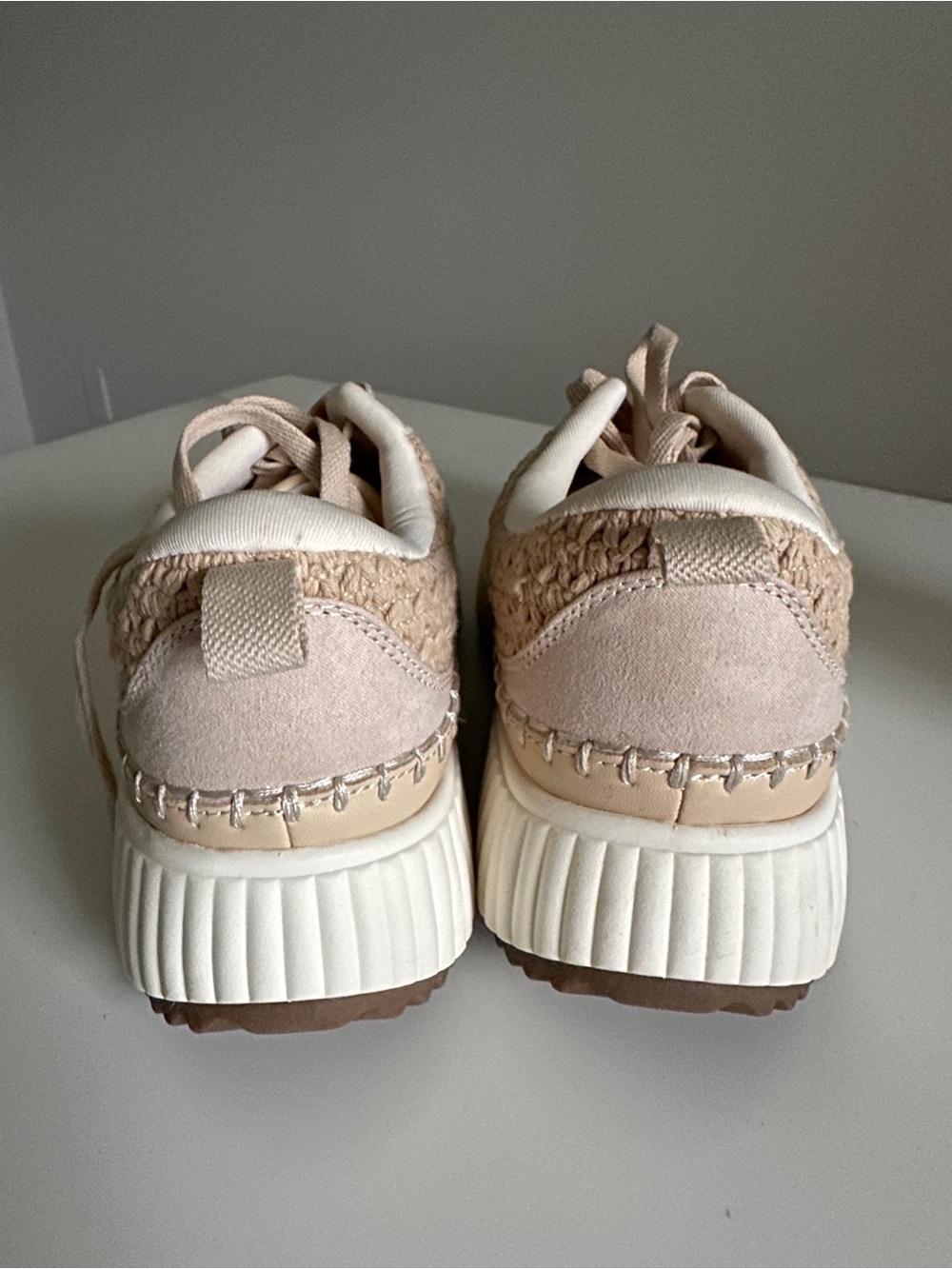 Dream Pairs Women’s Beige Crochet Platform Sneakers Lace-Up Size 6 Like New - Picture 3 of 15